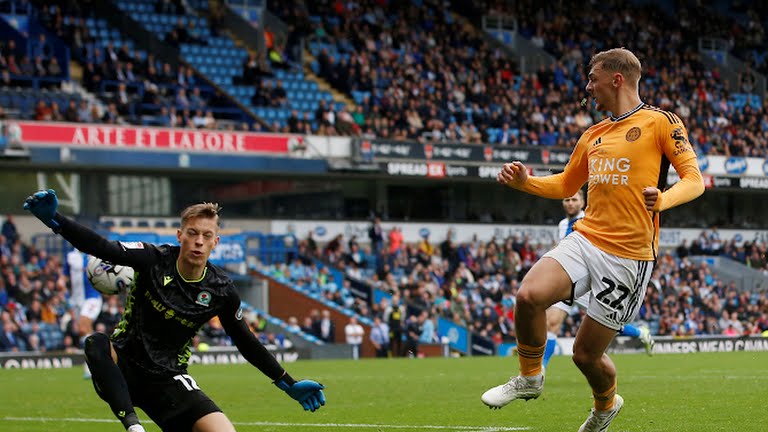 Vardy lại ghi bàn, Leicester thắng - Bóng Đá