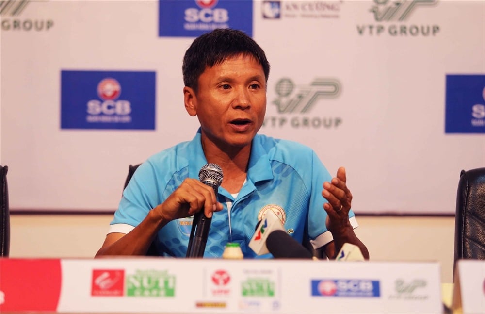 HLV Võ Đình Tân làm rõ chuyện Khánh Hòa nguy cơ không đá V-League - Bóng Đá