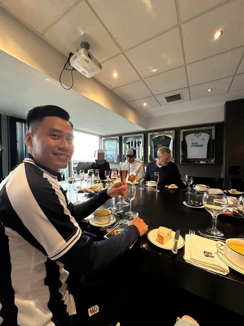 Theo chân “Đại Neymar” đến với Anh để trải nghiệm Siêu Bóng Đá cùng Newcastle và Casillas - Bóng Đá